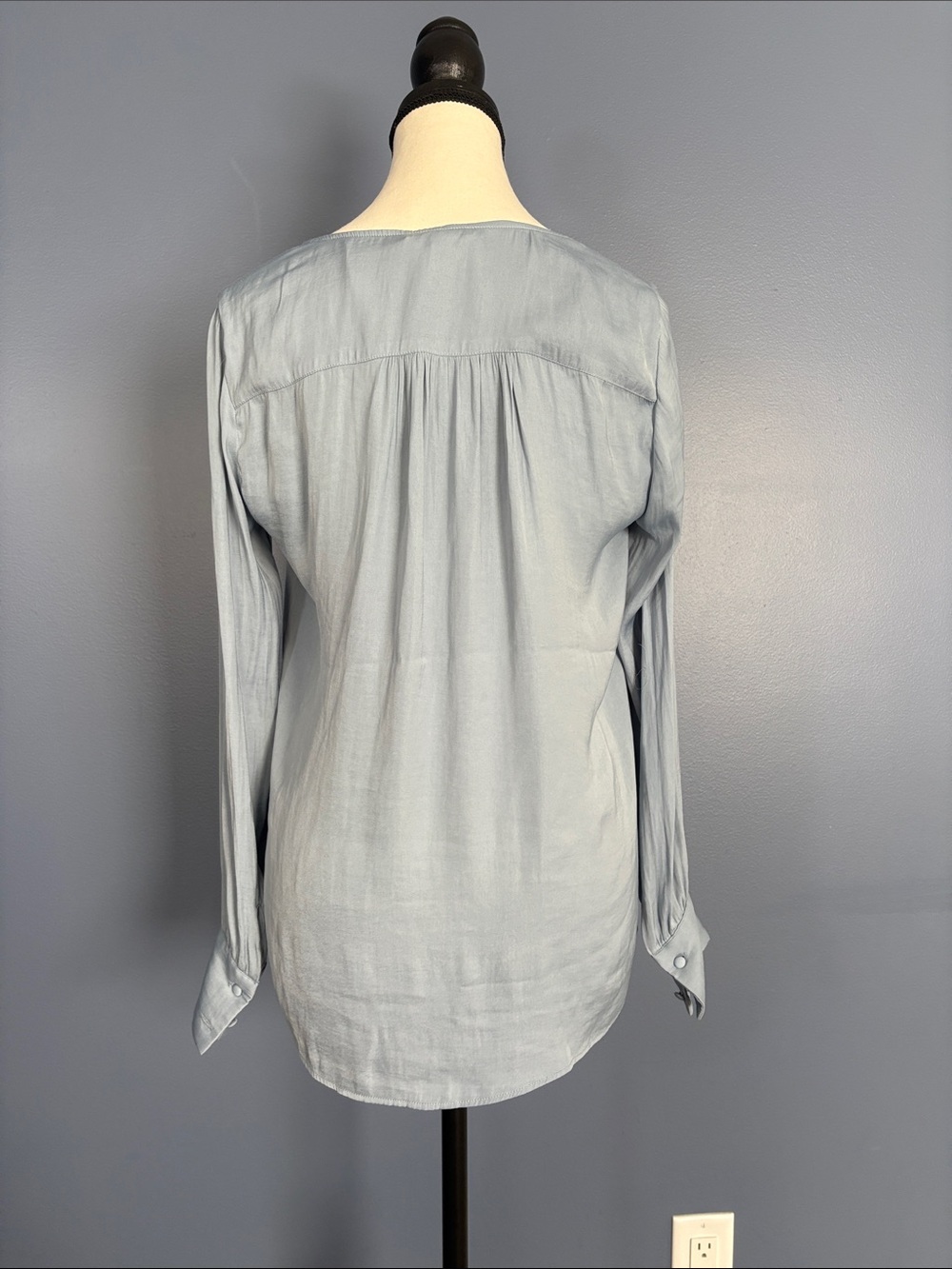 Light Blue V-Neck Long Sleeve Women's Top size XS - Picture 5 of 6
